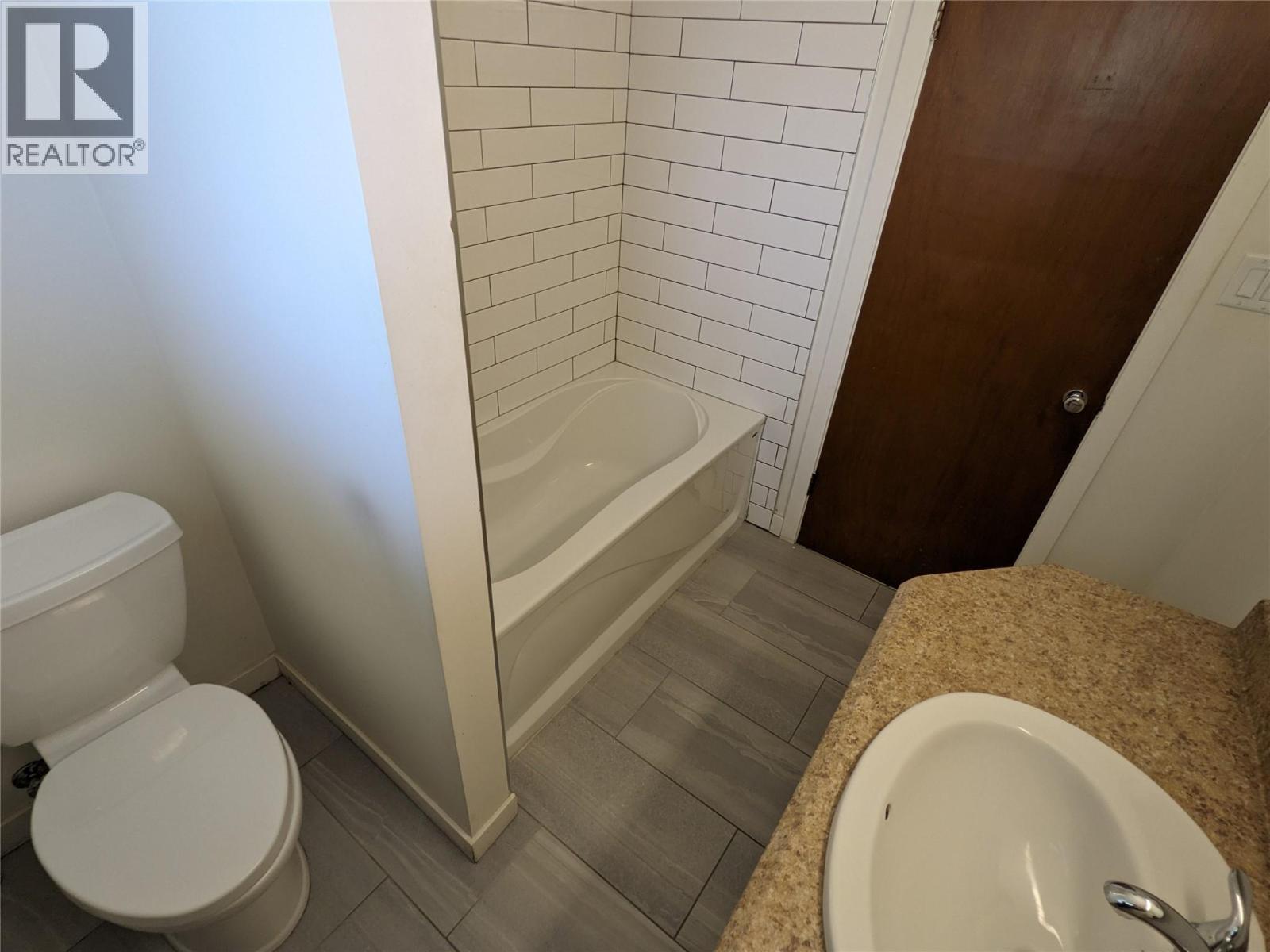 1020 13th Street, Kamloops, British Columbia  V2B 3C9 - Photo 29 - 10387144