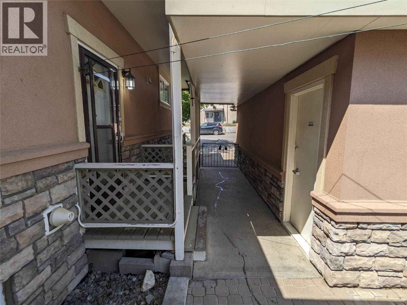 1020 13th Street, Kamloops, British Columbia  V2B 3C9 - Photo 8 - 10387144