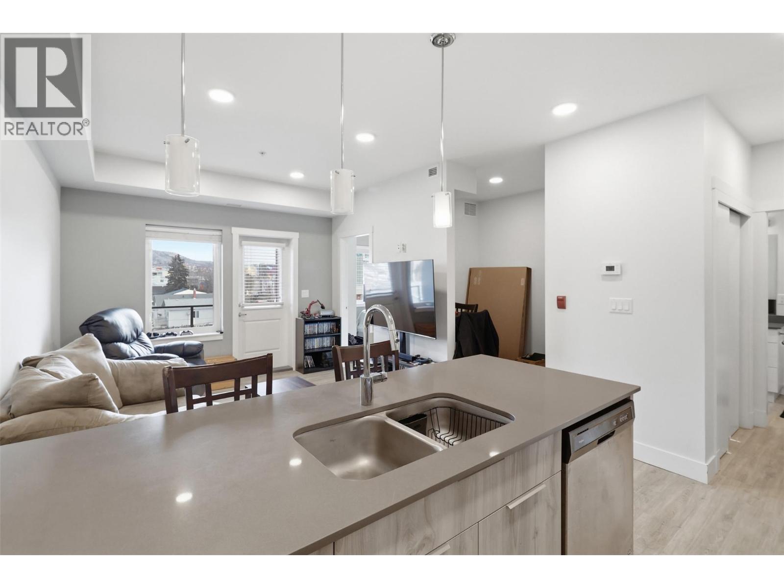 107 Yew Street Unit# 301, Kamloops, British Columbia  V2B 4A1 - Photo 4 - 10387191