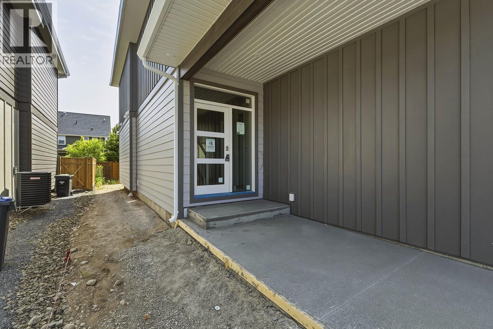 1715 Treffry Place, Summerland, British Columbia  V0H 1Z9 - Photo 2 - 10387043