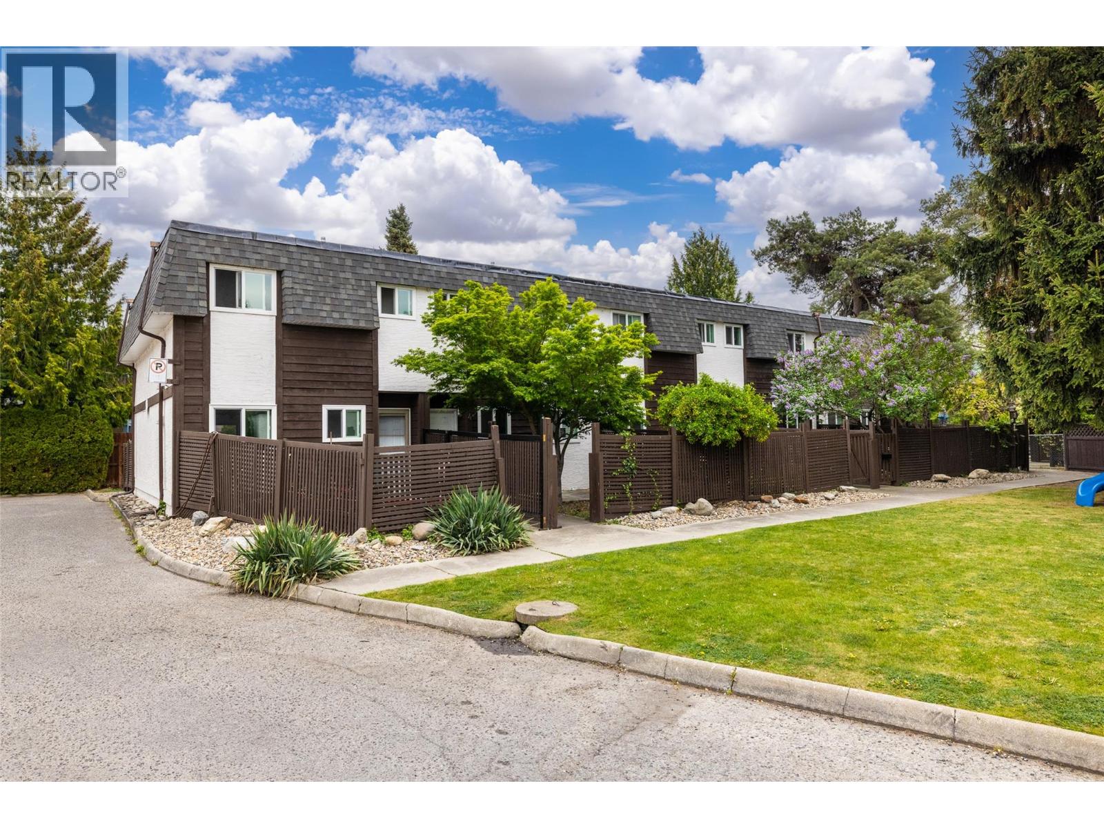 3135 Walnut Street Unit# 2, Kelowna, British Columbia  V1W 3T6 - Photo 2 - 10386539