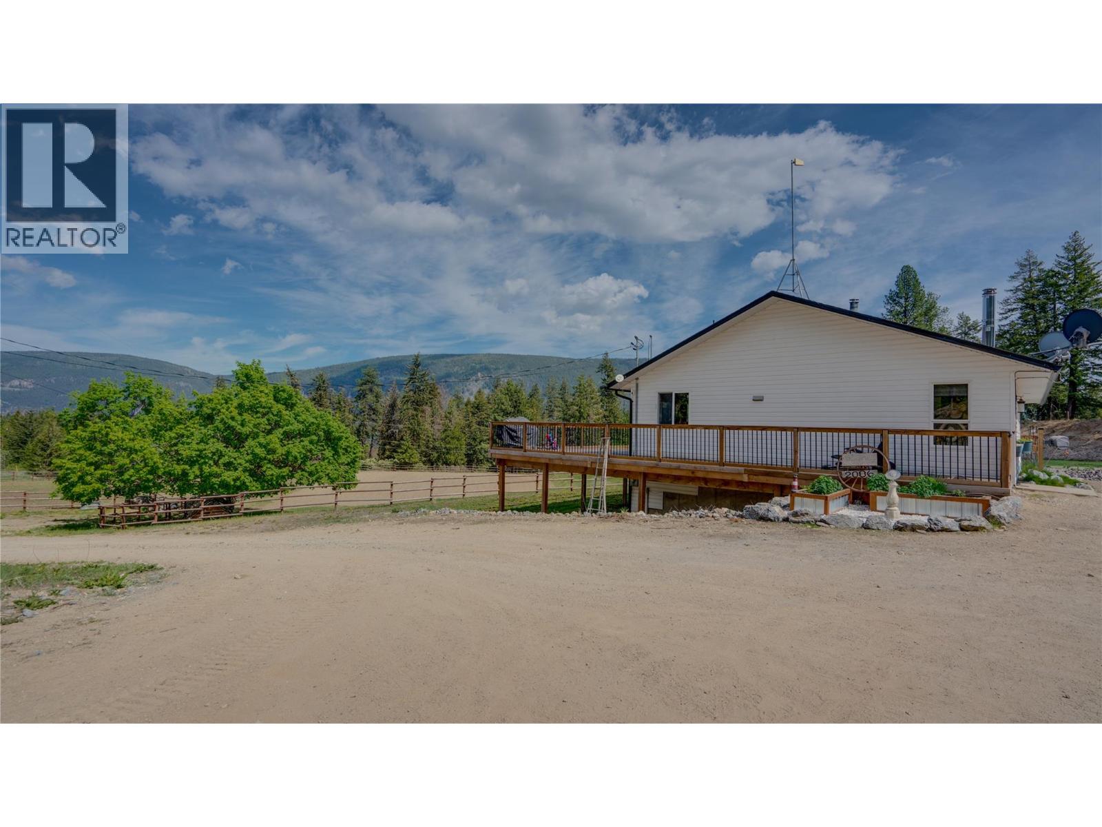 2086 Yankee Flats Road, Salmon Arm, British Columbia  V1E 3J3 - Photo 10 - 10387128