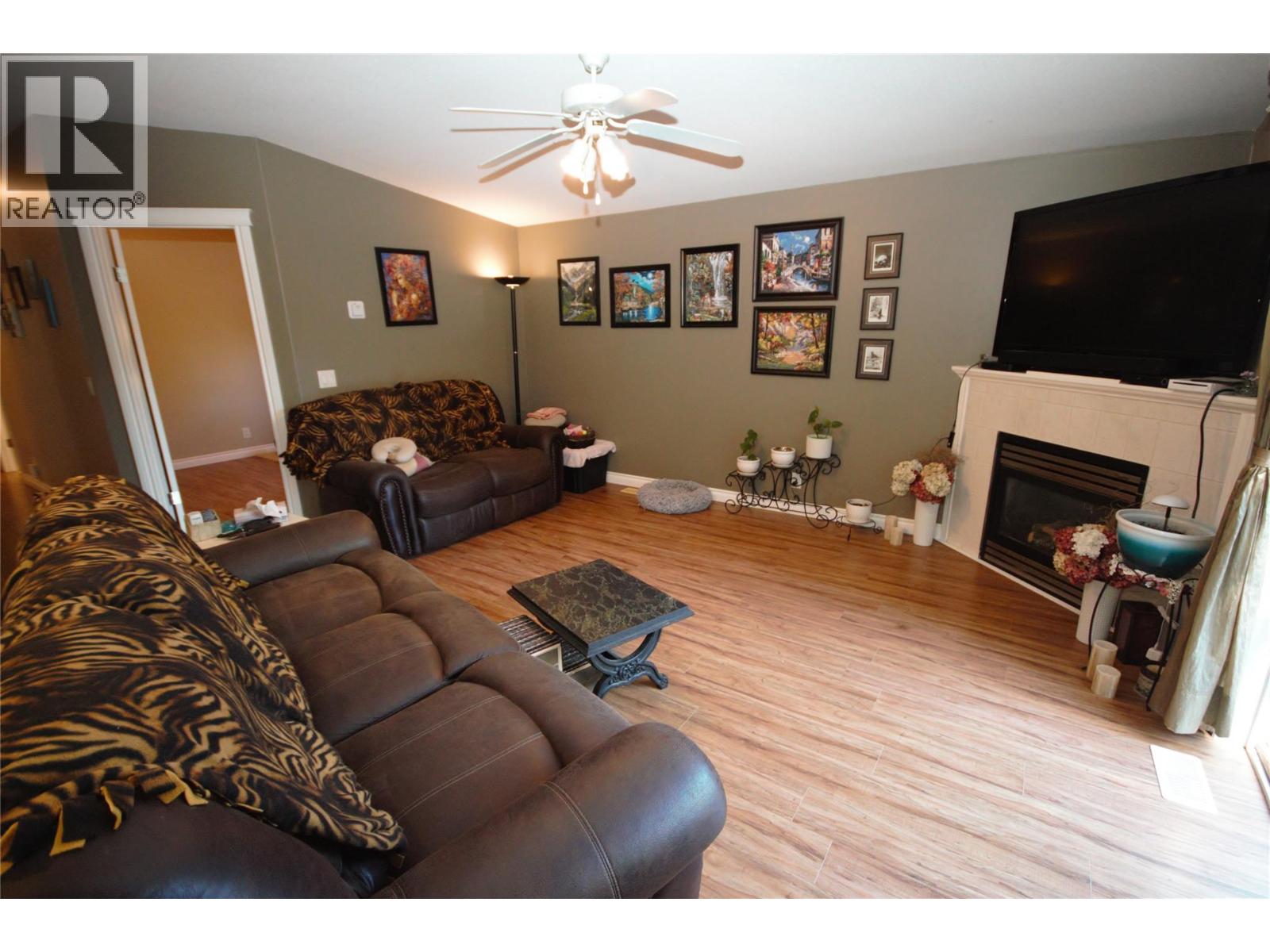 270 Road 2, Oliver, British Columbia  V0H 1T9 - Photo 2 - 10387048
