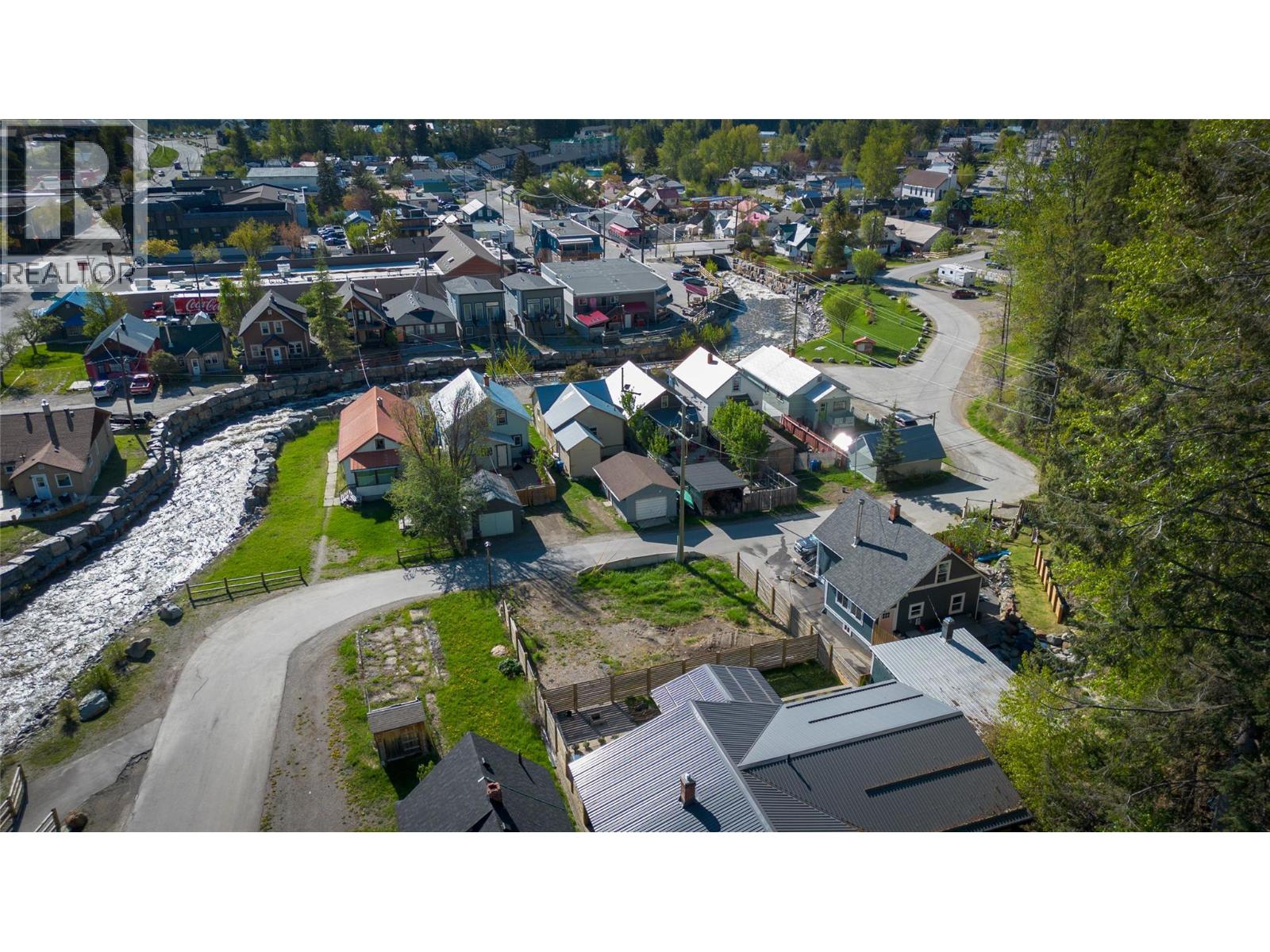 350b Kimberley Avenue, Kimberley, British Columbia  V1A 2J1 - Photo 4 - 10385314
