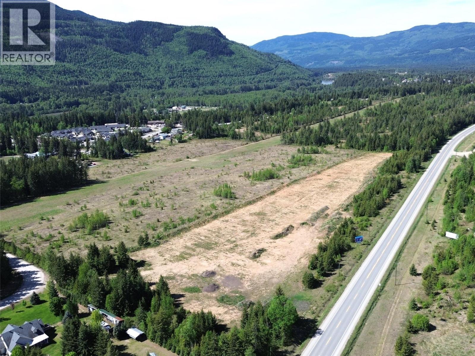 640e Yellowhead Highway, Clearwater, British Columbia  V0E 1N1 - Photo 2 - 10387253