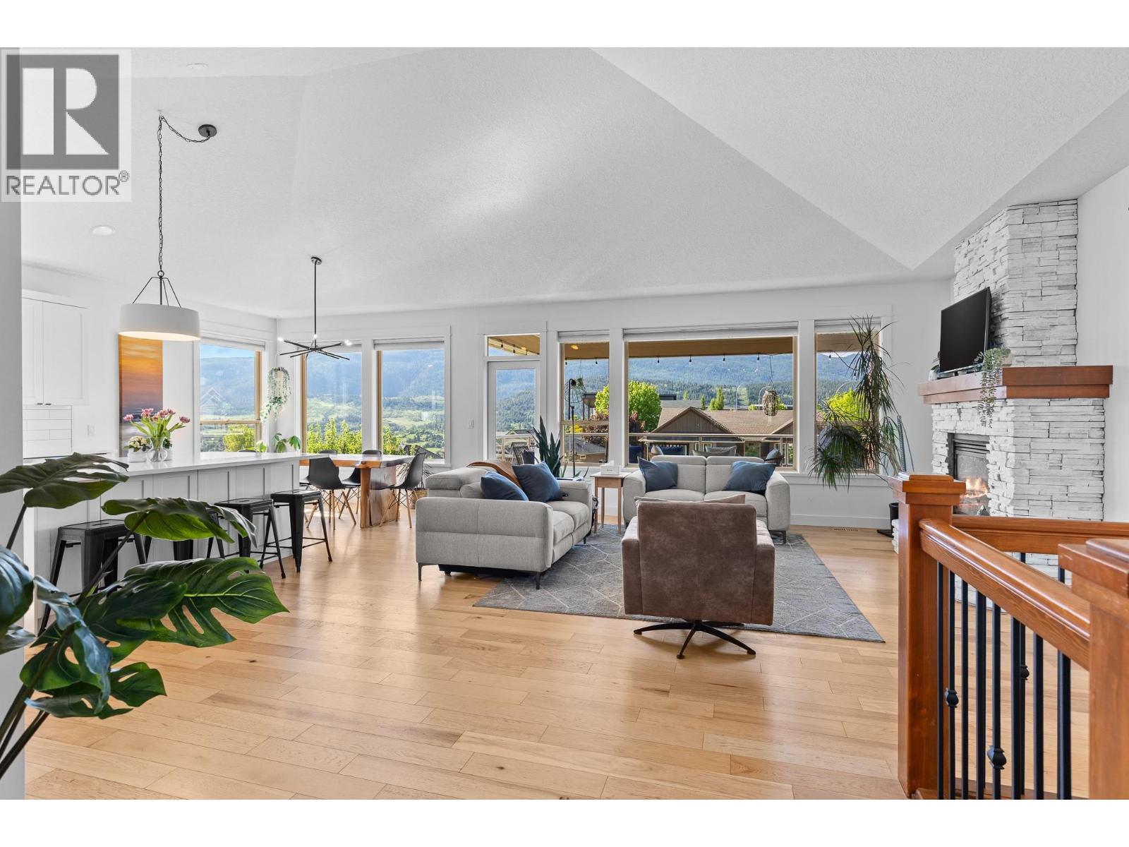 514 Mt. Tanner Place, Coldstream, British Columbia  V1B 4A8 - Photo 8 - 10386843