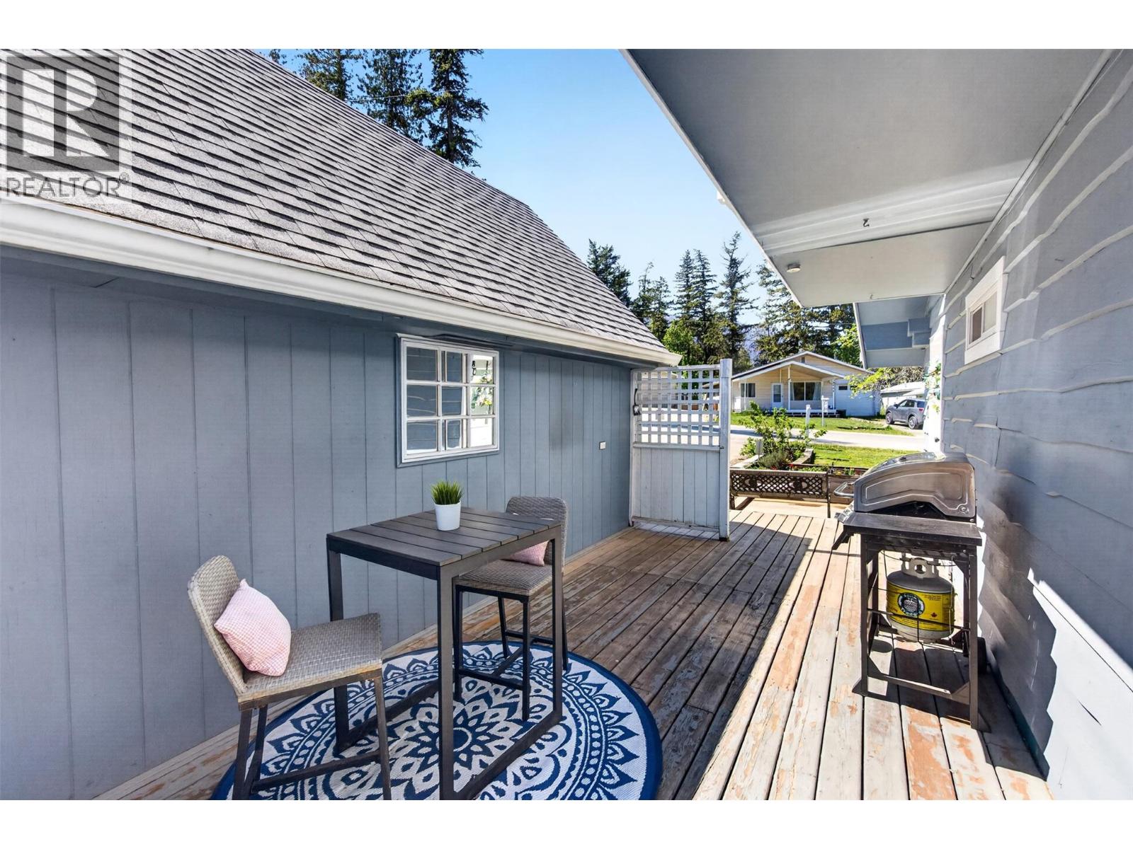 2814 Caen Road, Sorrento, British Columbia  V0E 2W0 - Photo 2 - 10387218