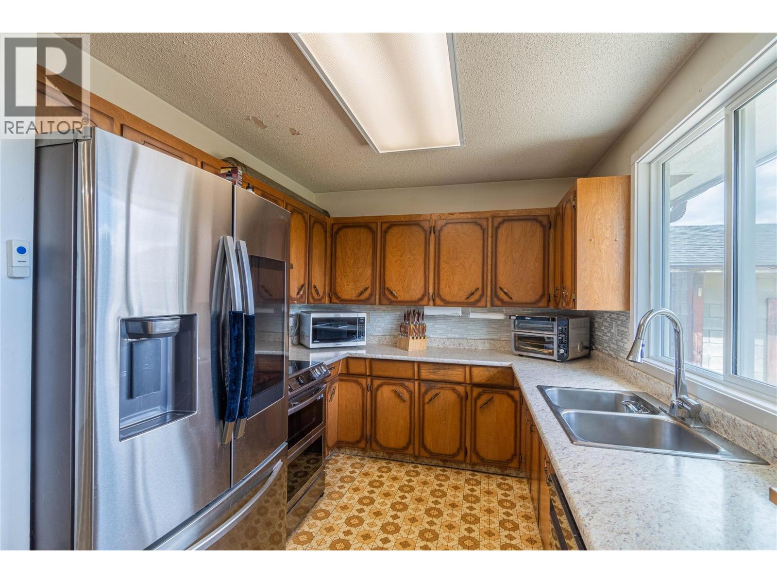 1007 Nicolani Drive, Kamloops, British Columbia  V2B 5B4 - Photo 3 - 10387123