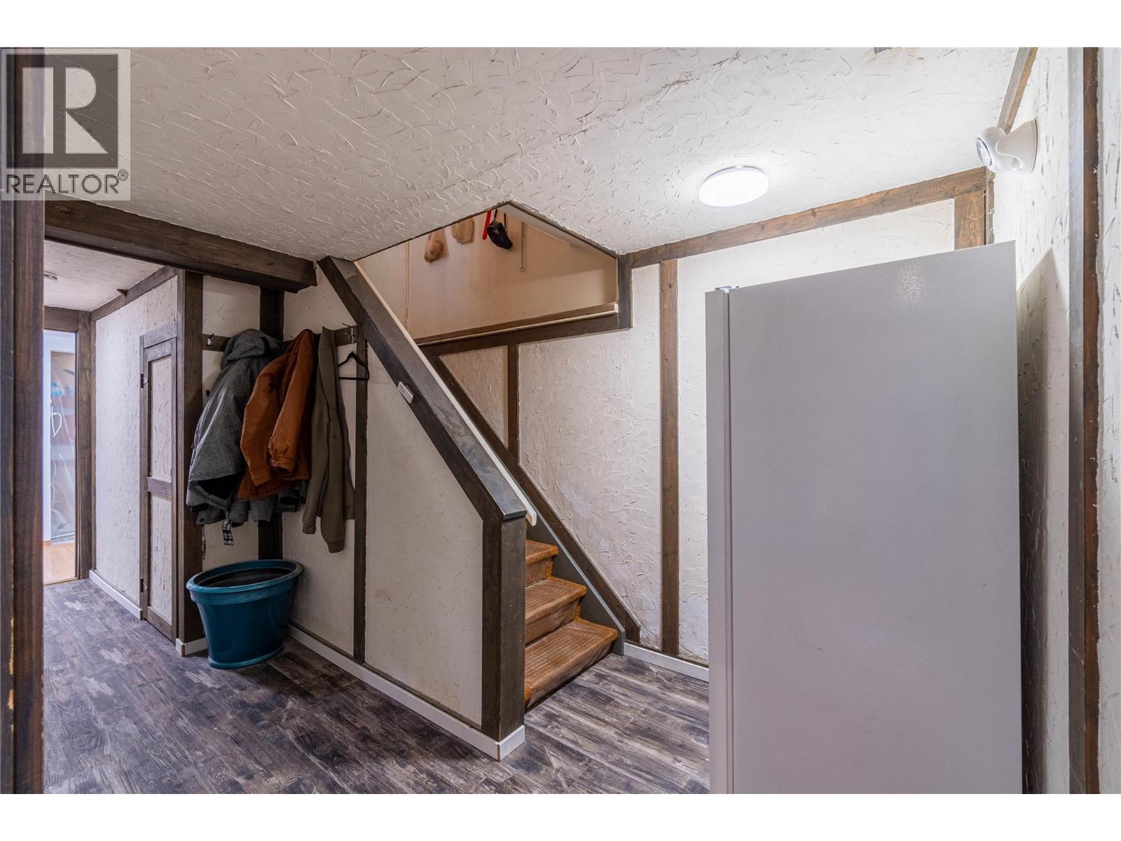 1007 Nicolani Drive, Kamloops, British Columbia  V2B 5B4 - Photo 9 - 10387123