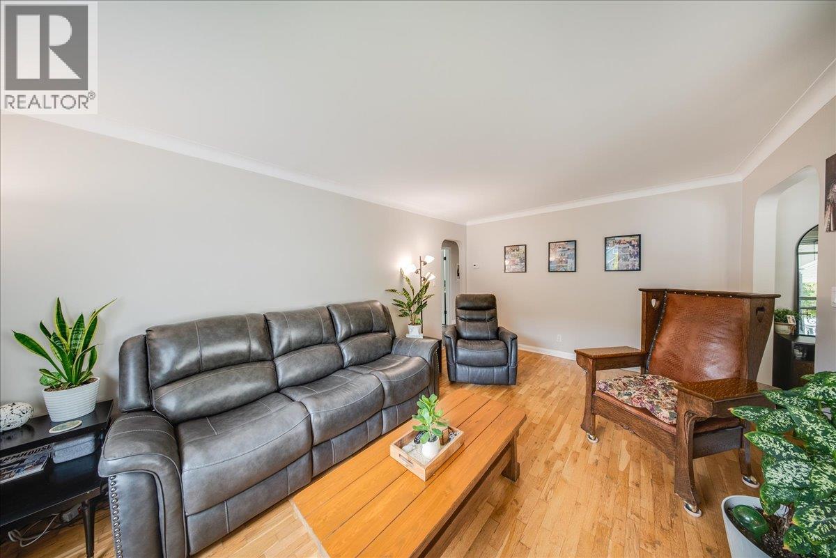 2120 Sixth Avenue, Trail, British Columbia  V1R 3B7 - Photo 2 - 10387044