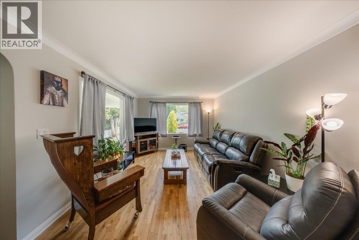2120 Sixth Avenue, Trail, British Columbia  V1R 3B7 - Photo 3 - 10387044