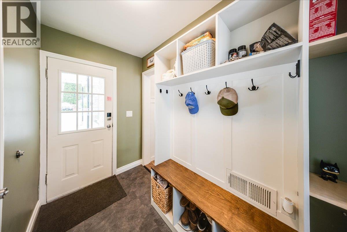 2120 Sixth Avenue, Trail, British Columbia  V1R 3B7 - Photo 33 - 10387044