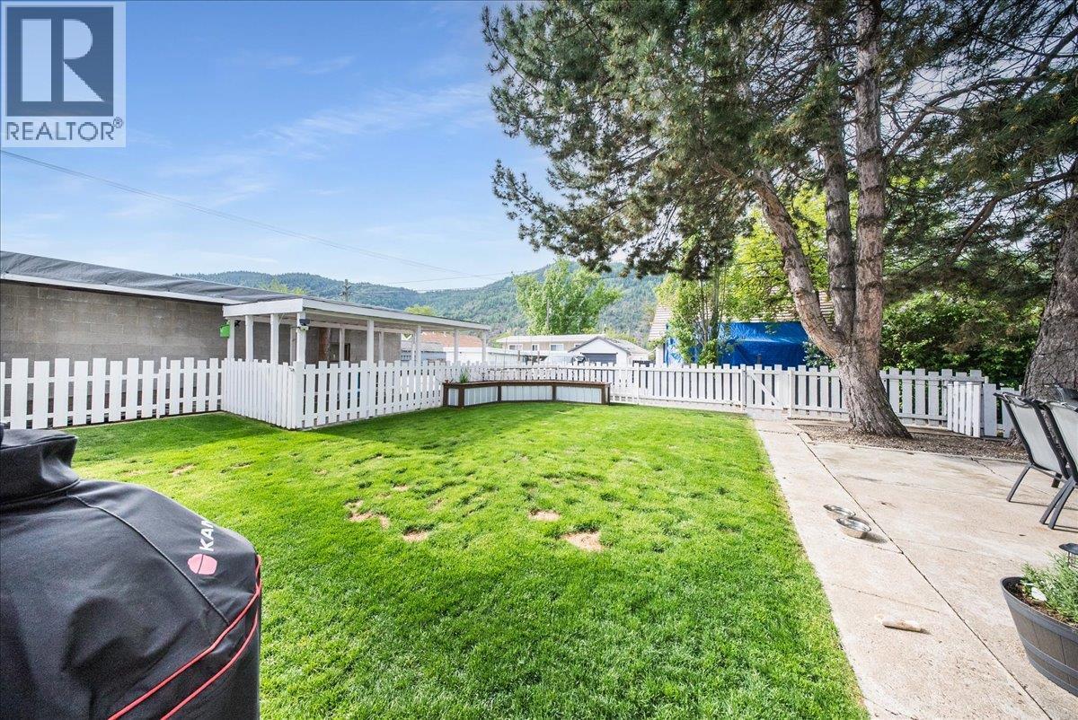2120 Sixth Avenue, Trail, British Columbia  V1R 3B7 - Photo 37 - 10387044