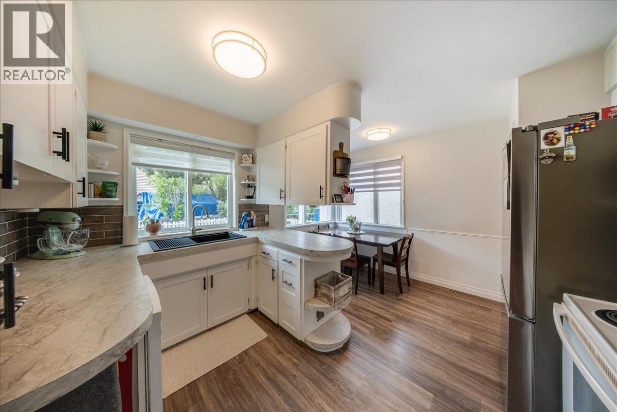 2120 Sixth Avenue, Trail, British Columbia  V1R 3B7 - Photo 4 - 10387044