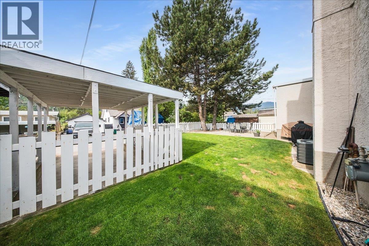2120 Sixth Avenue, Trail, British Columbia  V1R 3B7 - Photo 40 - 10387044