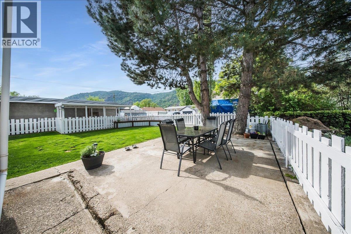 2120 Sixth Avenue, Trail, British Columbia  V1R 3B7 - Photo 43 - 10387044