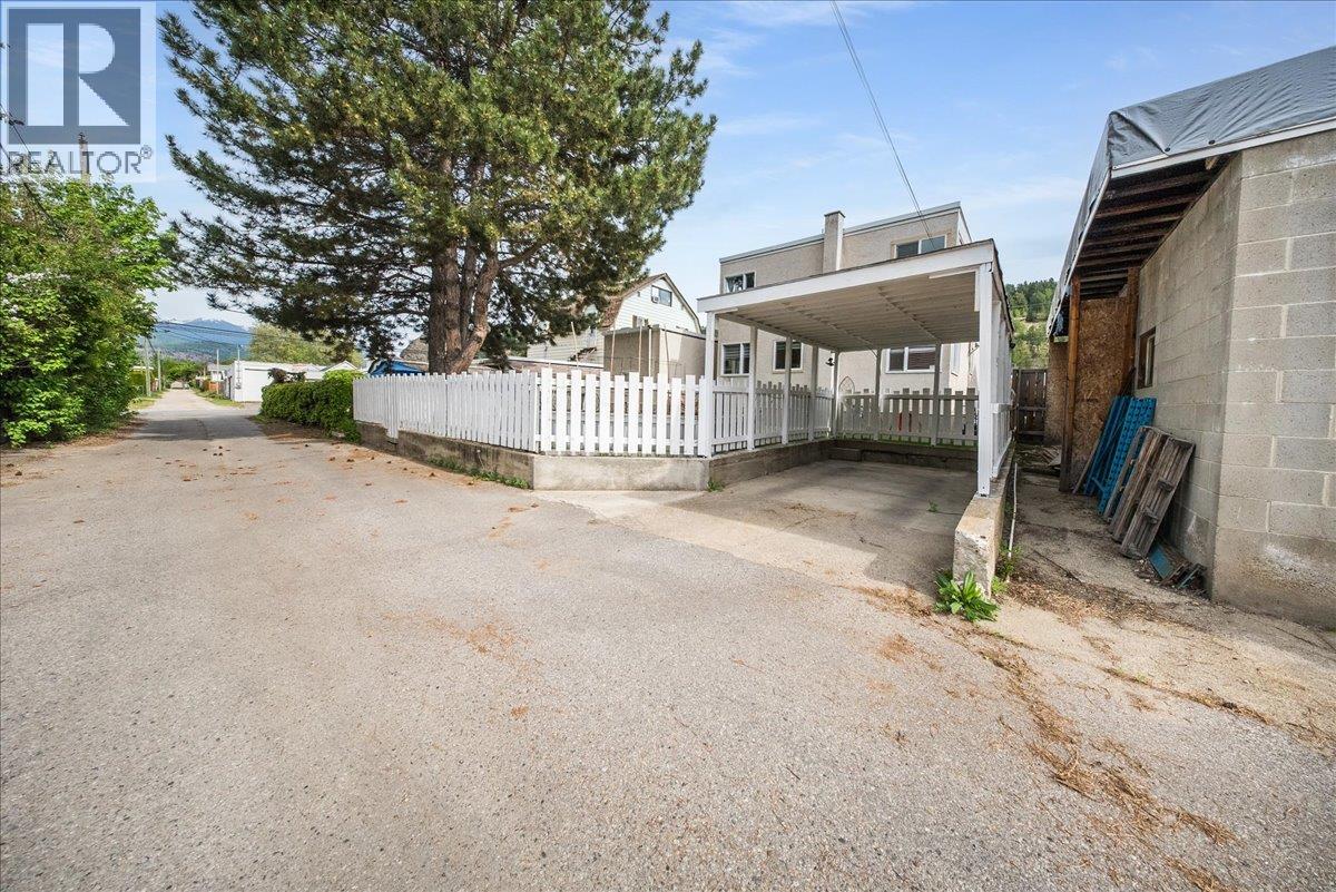 2120 Sixth Avenue, Trail, British Columbia  V1R 3B7 - Photo 45 - 10387044