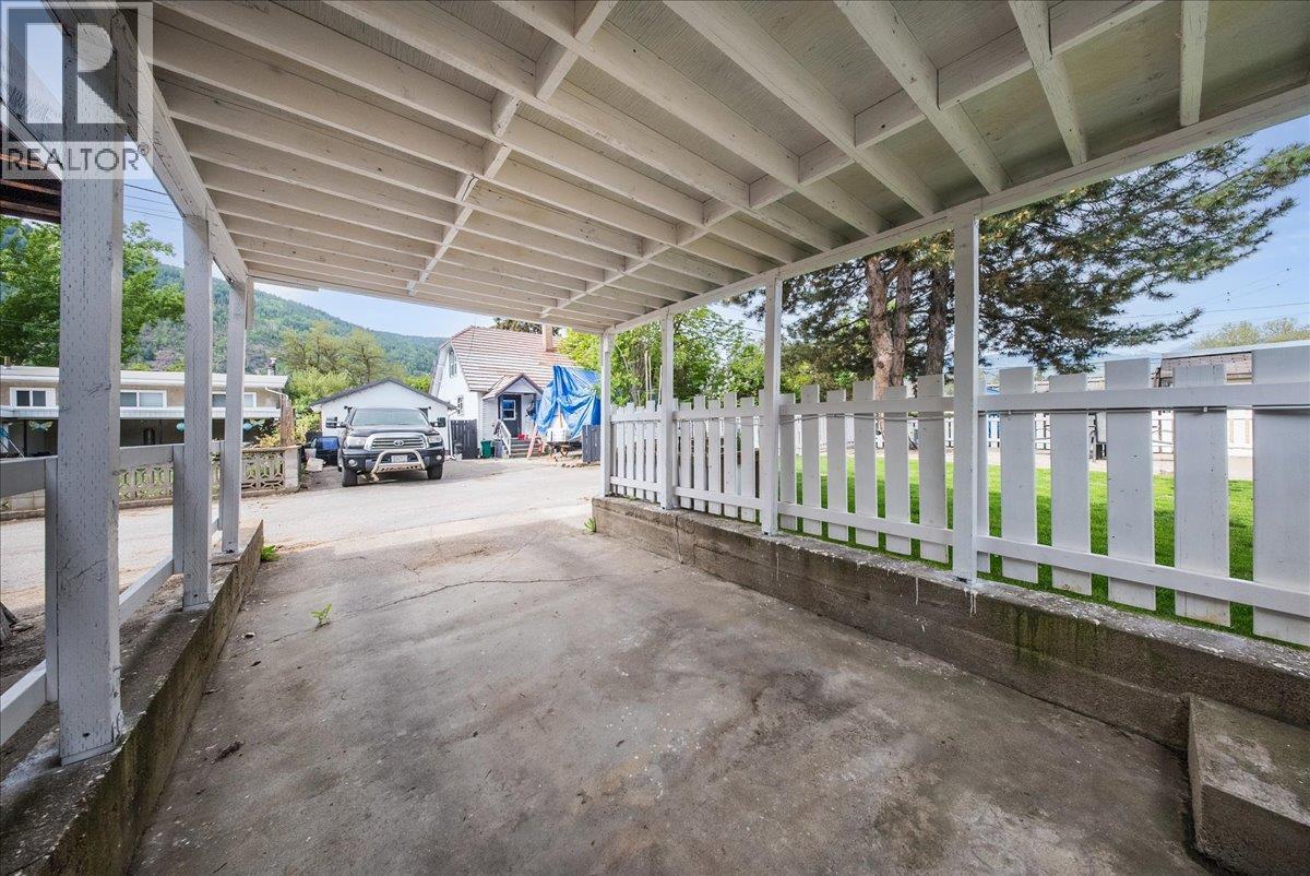2120 Sixth Avenue, Trail, British Columbia  V1R 3B7 - Photo 55 - 10387044