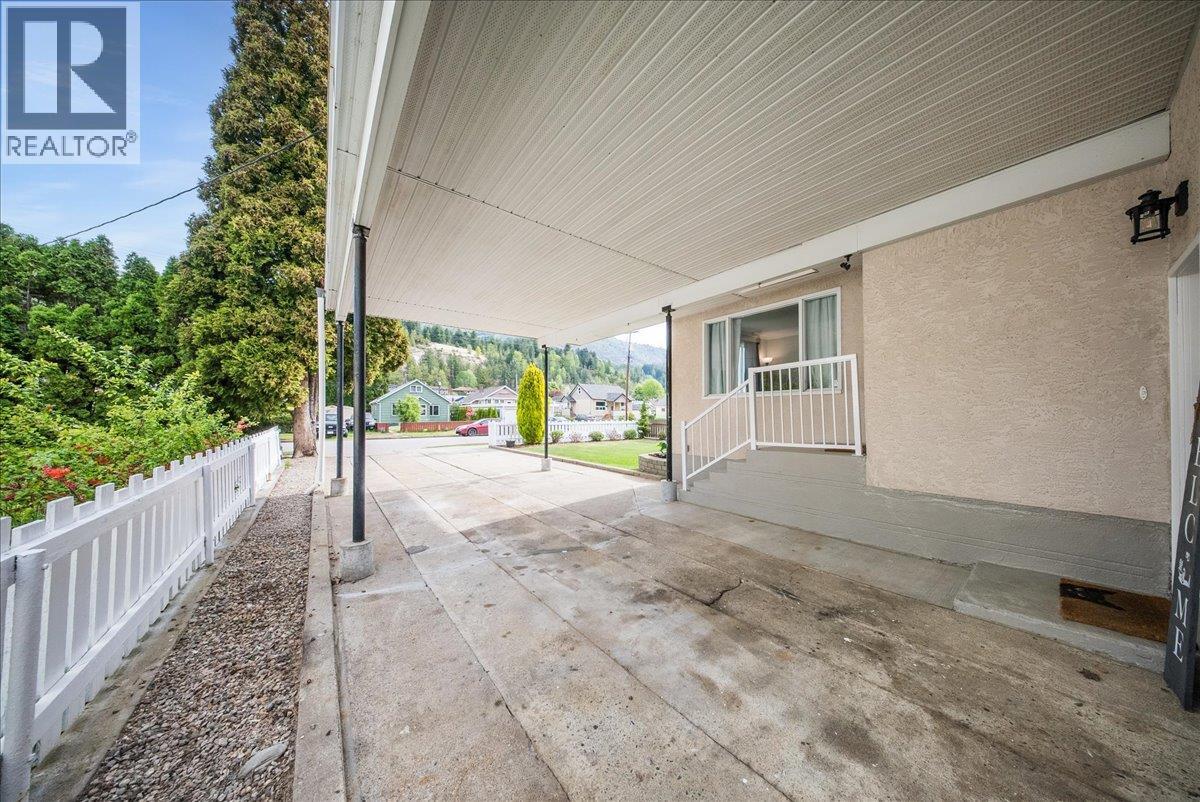 2120 Sixth Avenue, Trail, British Columbia  V1R 3B7 - Photo 58 - 10387044