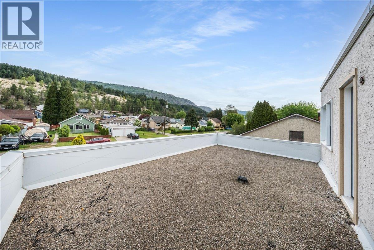 2120 Sixth Avenue, Trail, British Columbia  V1R 3B7 - Photo 59 - 10387044
