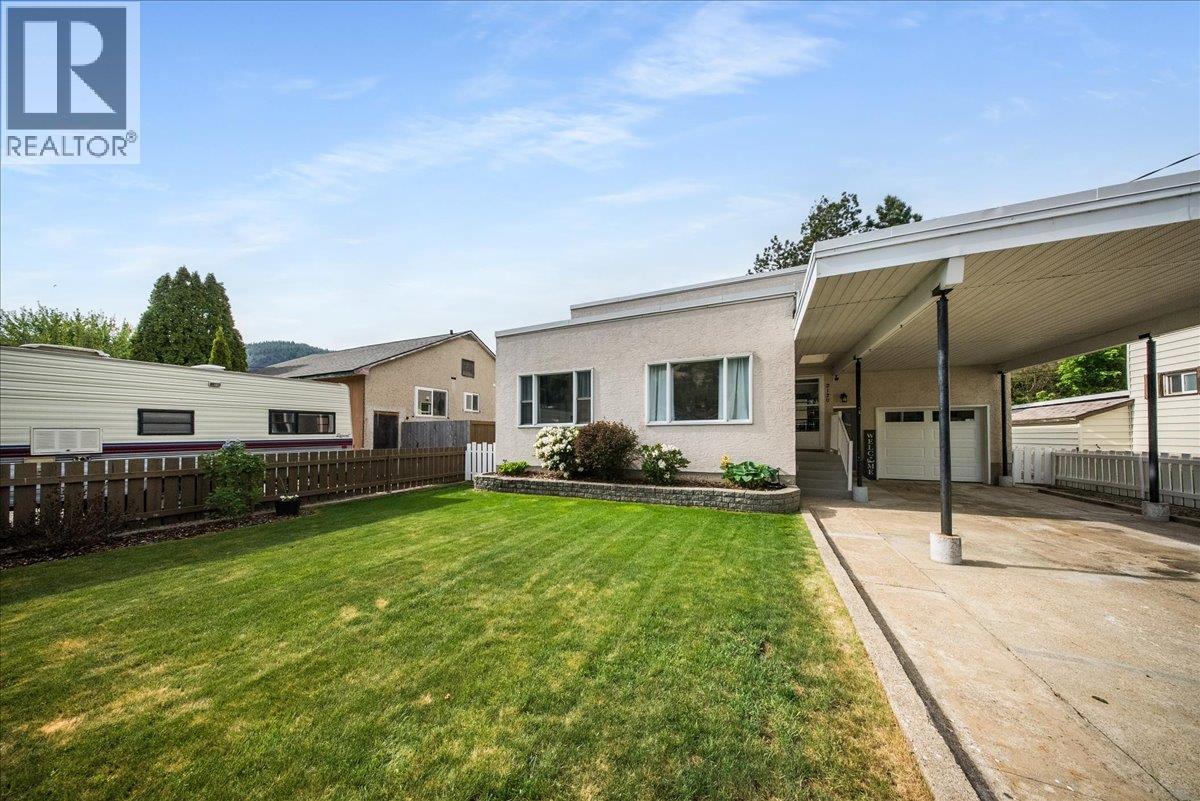 2120 Sixth Avenue, Trail, British Columbia  V1R 3B7 - Photo 69 - 10387044
