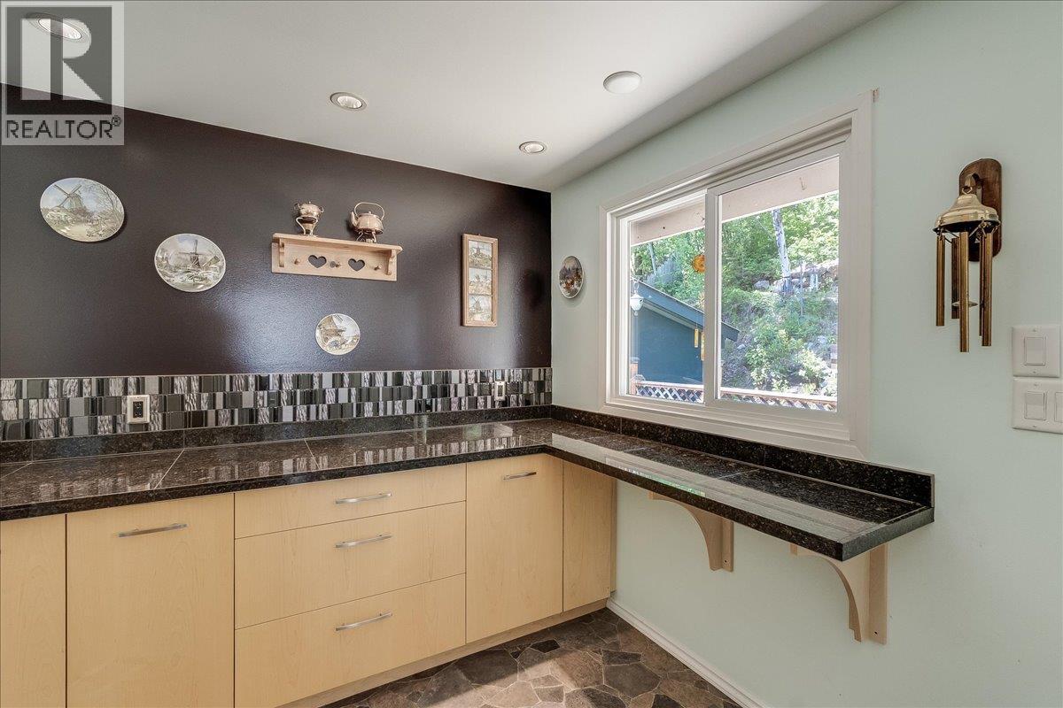 567 Goddard Road, Nelson, British Columbia  V1L 6H8 - Photo 17 - 10386358