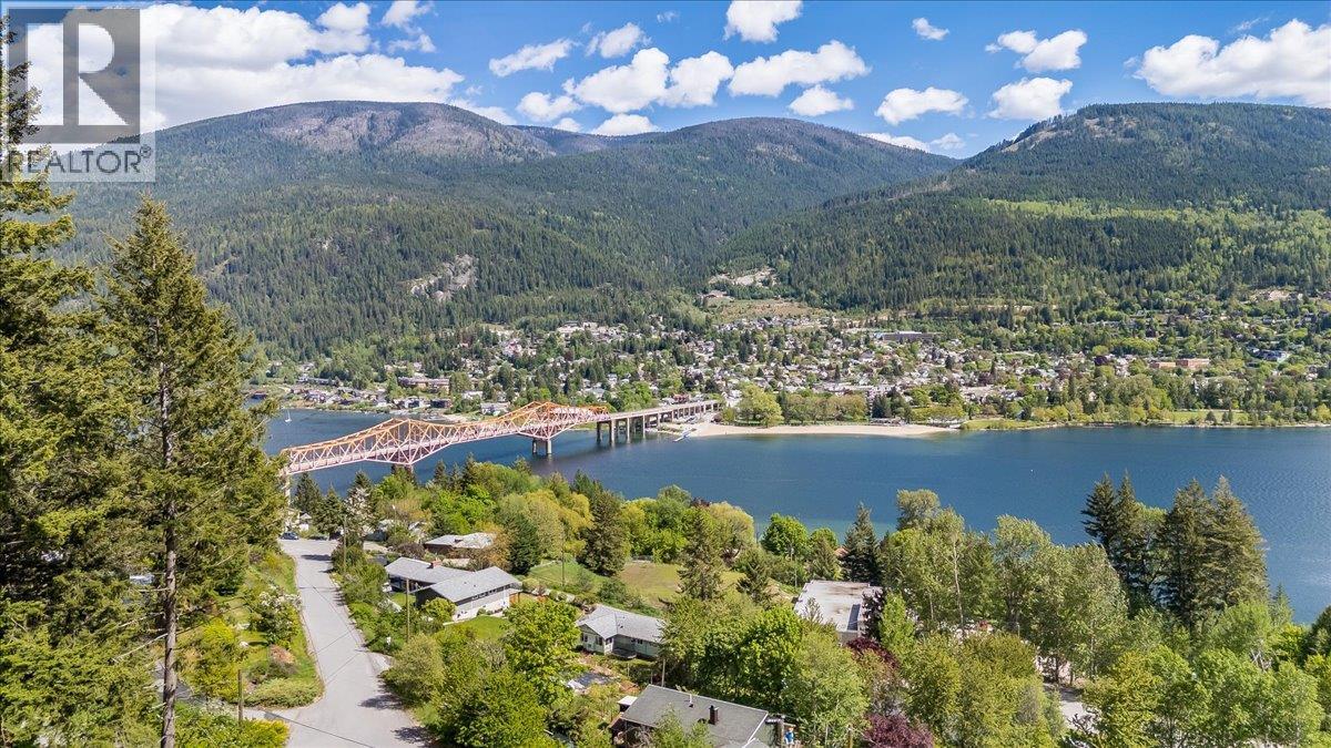 567 Goddard Road, Nelson, British Columbia  V1L 6H8 - Photo 2 - 10386358