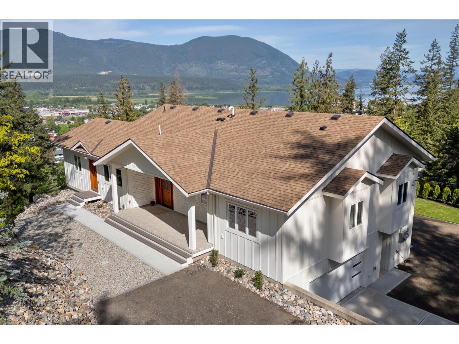 633 9 Street SE, salmon arm, British Columbia