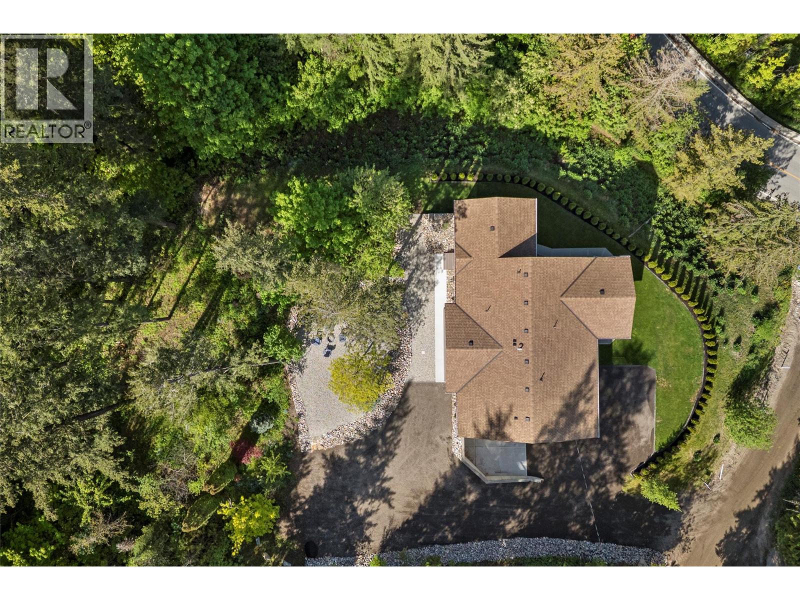 633 9 Street Se, Salmon Arm, British Columbia  V1E 2C2 - Photo 2 - 10387206