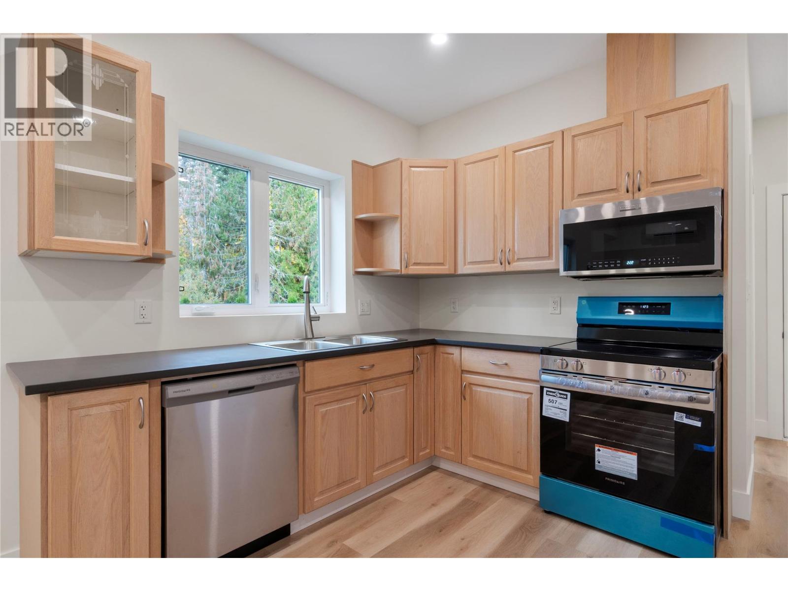 633 9 Street Se, Salmon Arm, British Columbia  V1E 2C2 - Photo 85 - 10387206