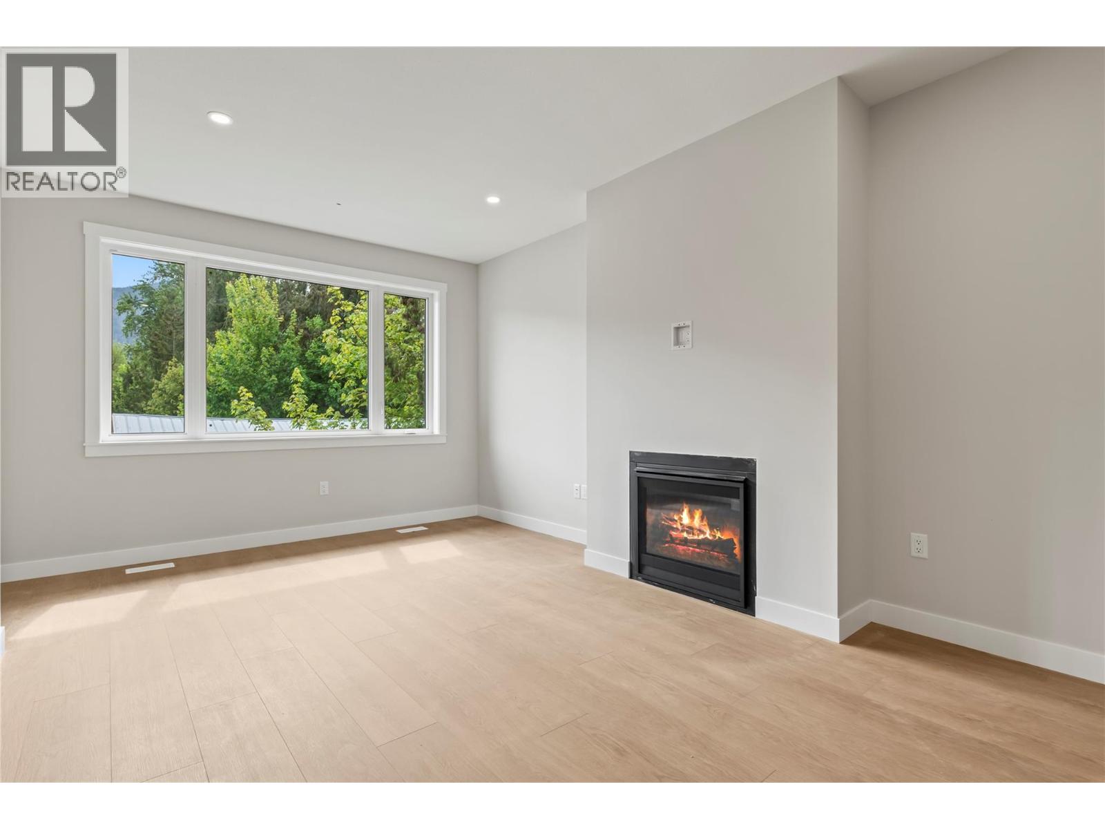 166 2nd Avenue, Grindrod, British Columbia  V1E 3J4 - Photo 4 - 10386920