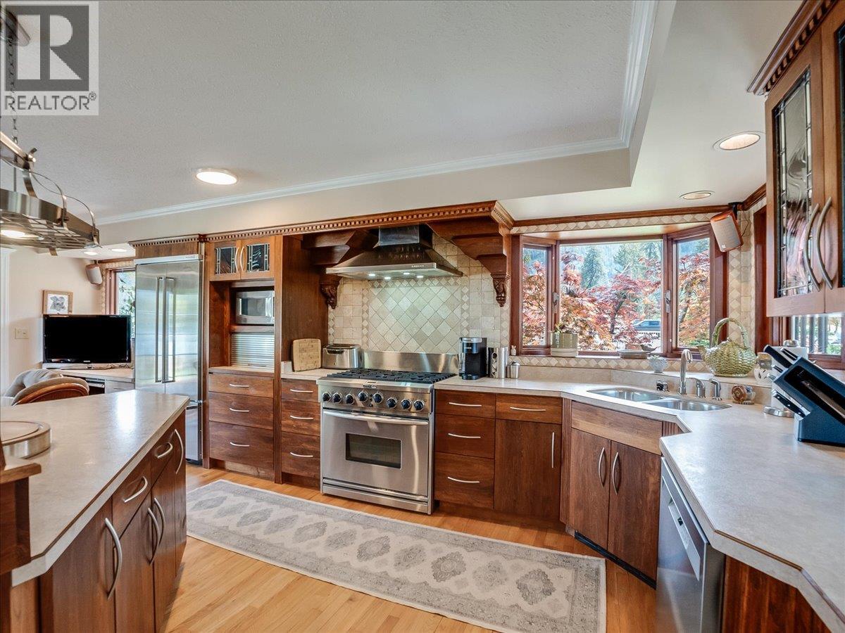 100 Sandner Road, Christina Lake, British Columbia  V0H 1E0 - Photo 16 - 10386657