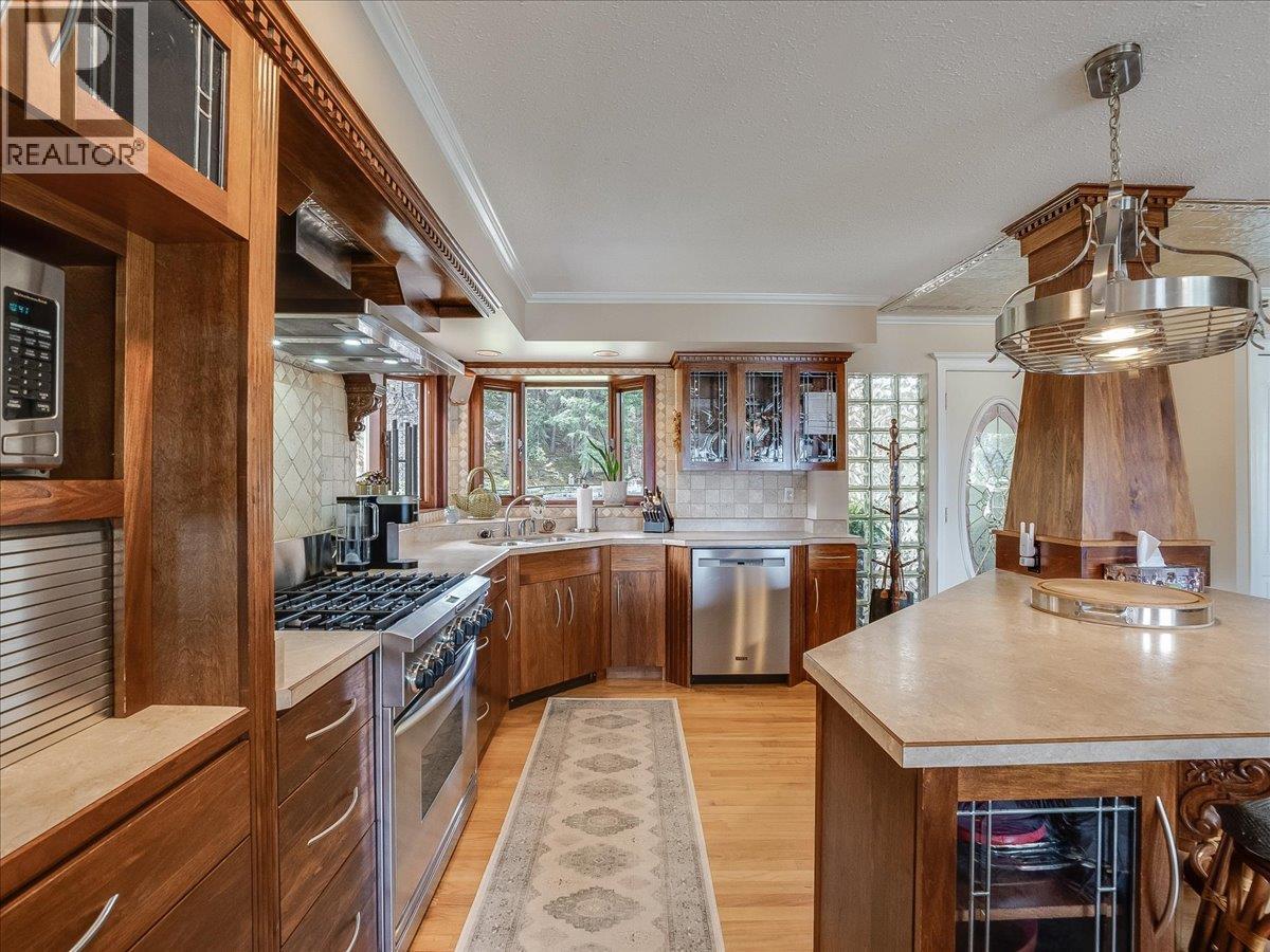 100 Sandner Road, Christina Lake, British Columbia  V0H 1E0 - Photo 17 - 10386657