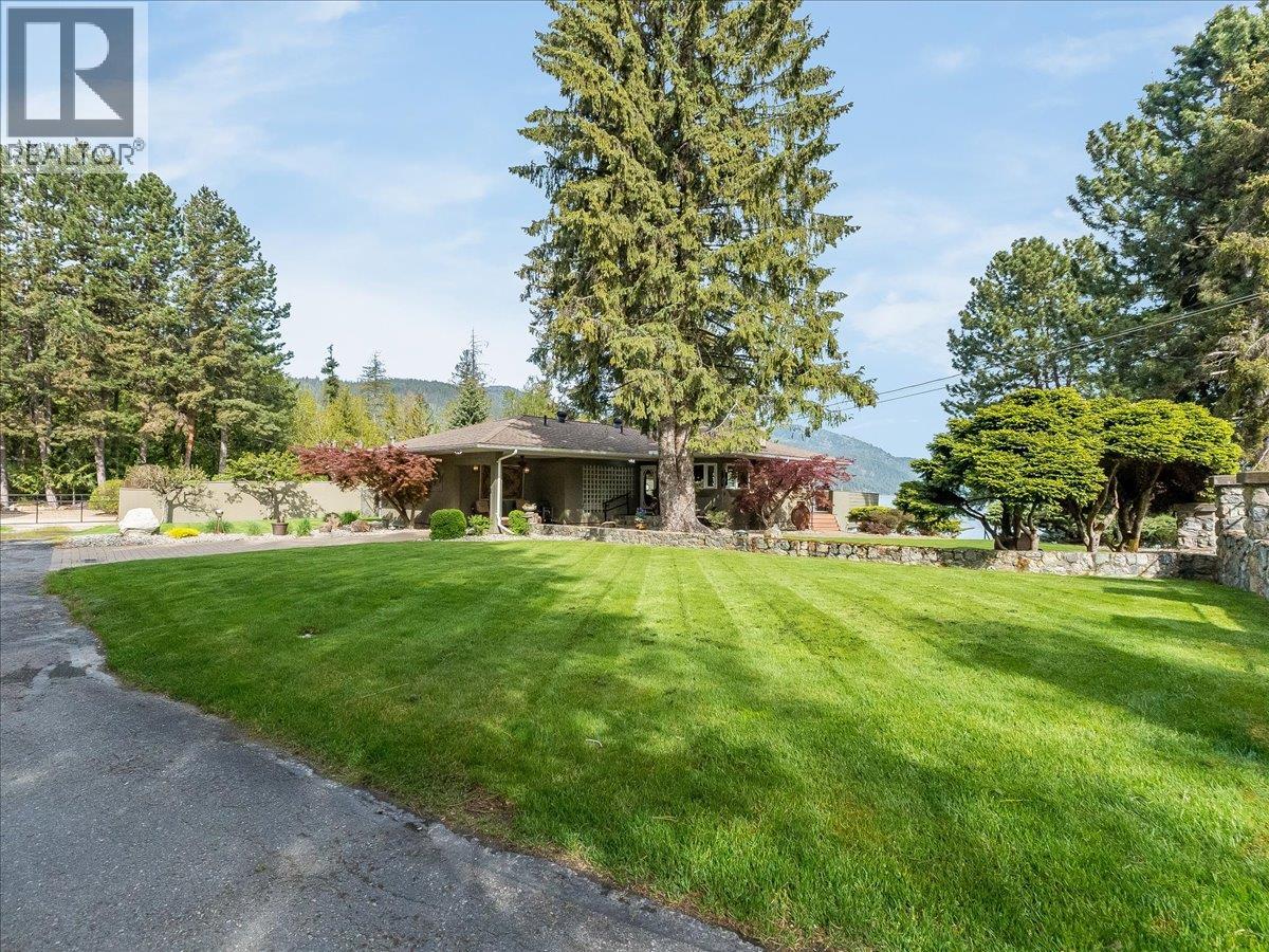 100 Sandner Road, Christina Lake, British Columbia  V0H 1E0 - Photo 3 - 10386657