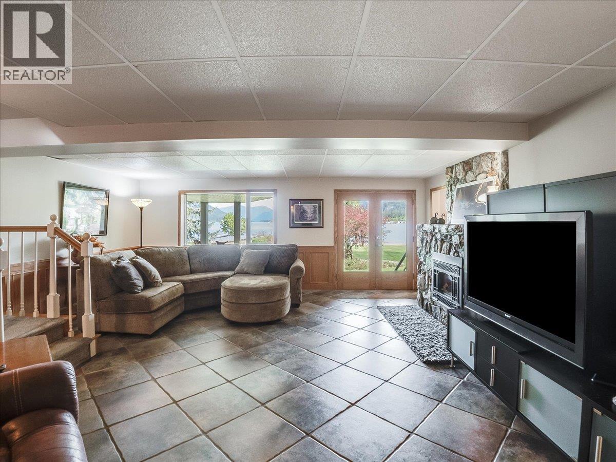 100 Sandner Road, Christina Lake, British Columbia  V0H 1E0 - Photo 32 - 10386657