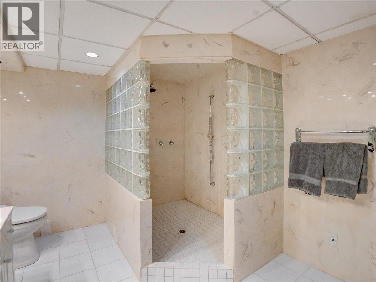 100 Sandner Road, Christina Lake, British Columbia  V0H 1E0 - Photo 39 - 10386657