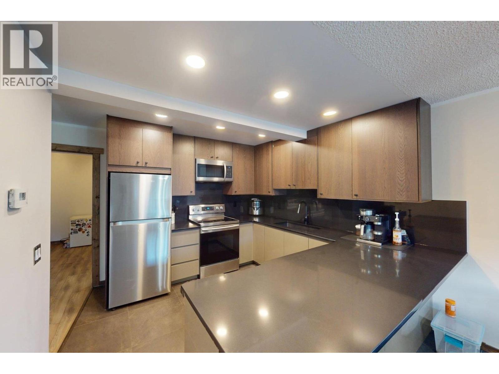28 Cassiar Drive, Elkford, British Columbia  V0B 1H0 - Photo 3 - 10386214
