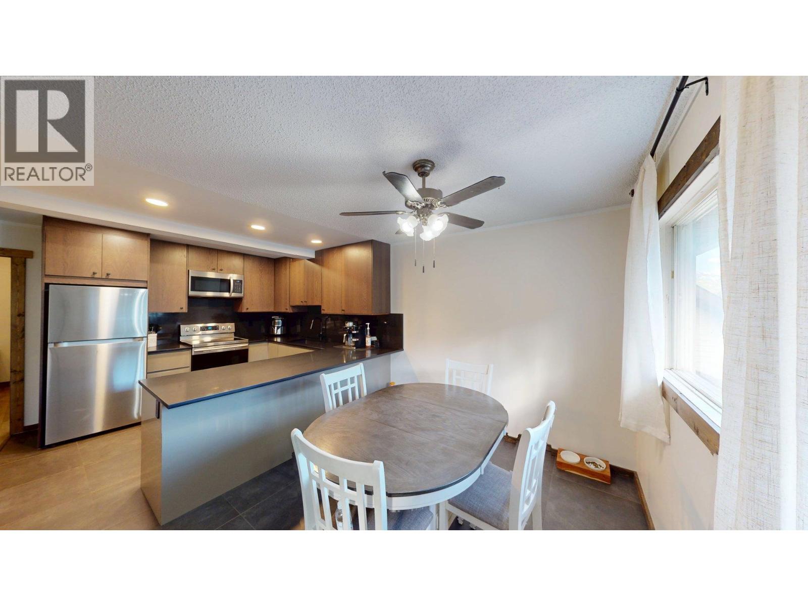 28 Cassiar Drive, Elkford, British Columbia  V0B 1H0 - Photo 4 - 10386214