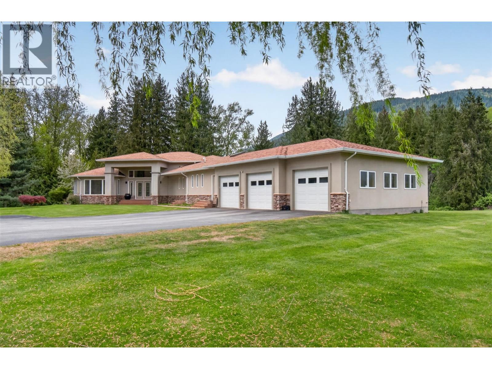 1200 Trans Canada Highway, sicamous, British Columbia