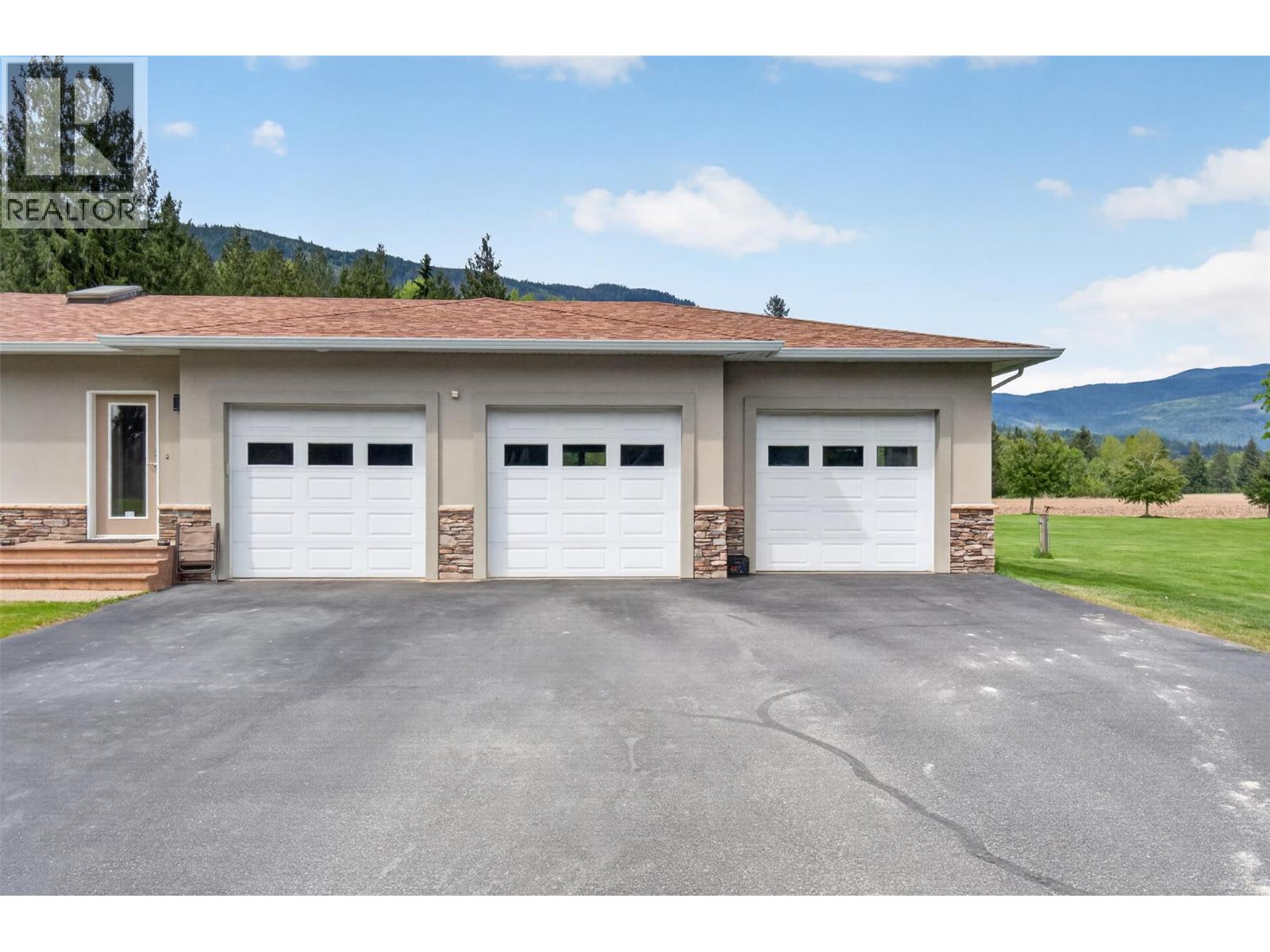 1200 Trans Canada Highway, Sicamous, British Columbia  V0E 2V0 - Photo 28 - 10386801