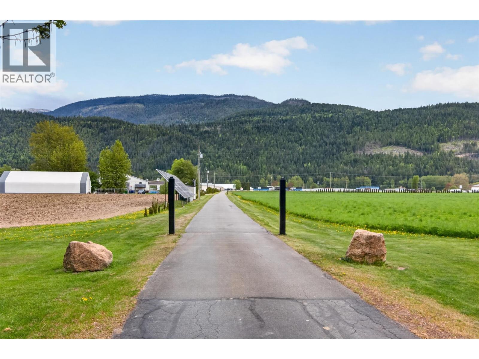 1200 Trans Canada Highway, Sicamous, British Columbia  V0E 2V0 - Photo 30 - 10386801