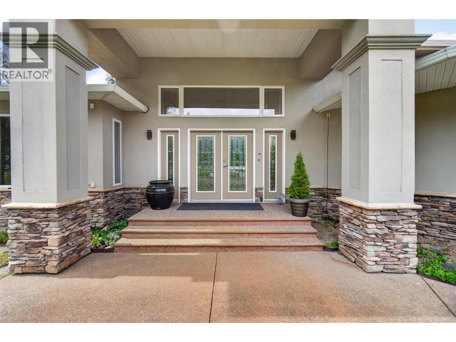 1200 Trans Canada Highway, Sicamous, British Columbia  V0E 2V0 - Photo 4 - 10386801