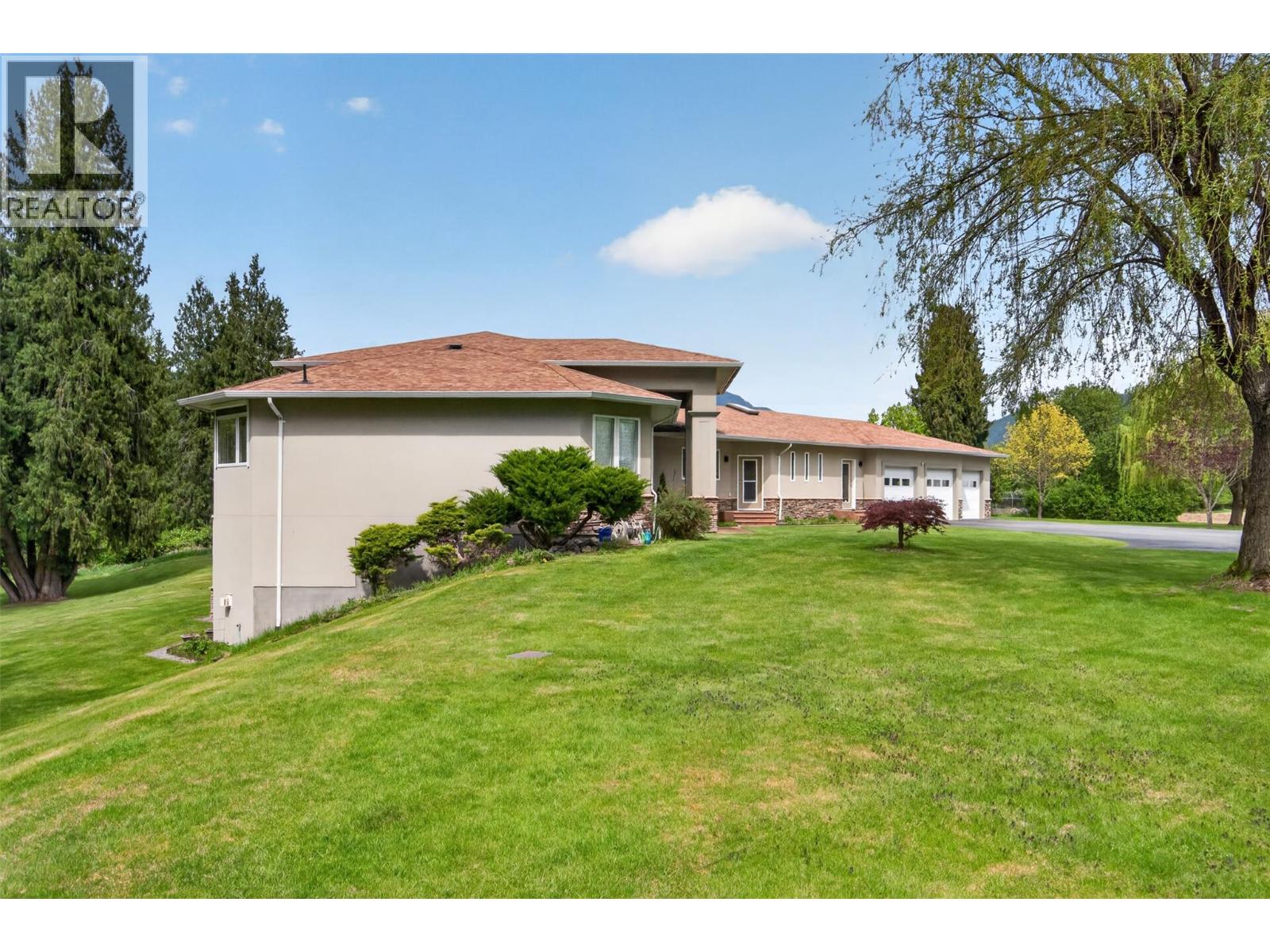 1200 Trans Canada Highway, Sicamous, British Columbia  V0E 2V0 - Photo 44 - 10386801