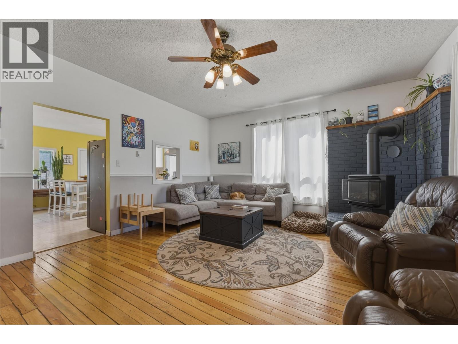 2355 Rosedale Avenue, Armstrong, British Columbia  V4Y 0B5 - Photo 4 - 10387289