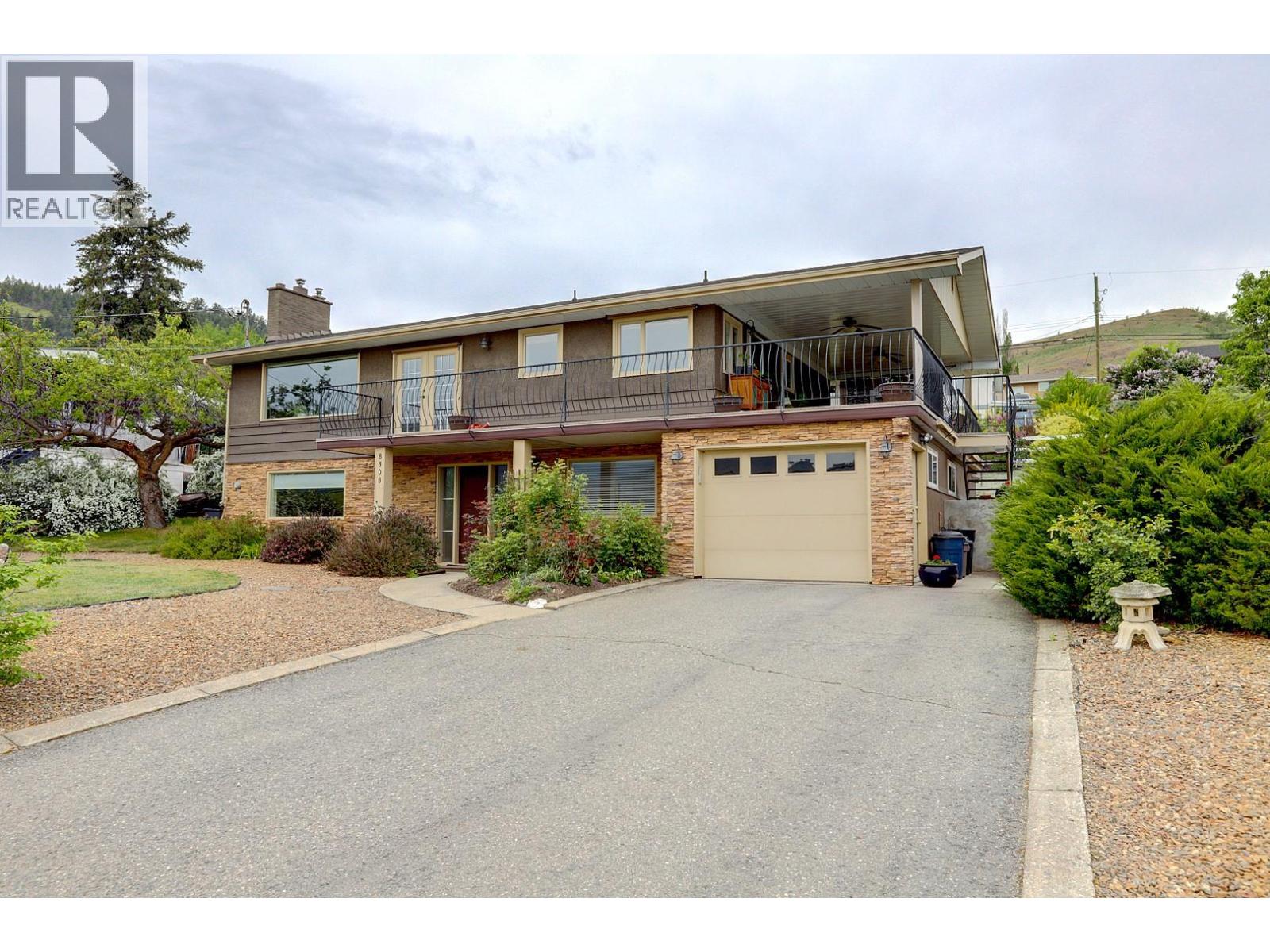 8308 Kalview Drive, Coldstream, British Columbia  V1B 1W7 - Photo 2 - 10386741