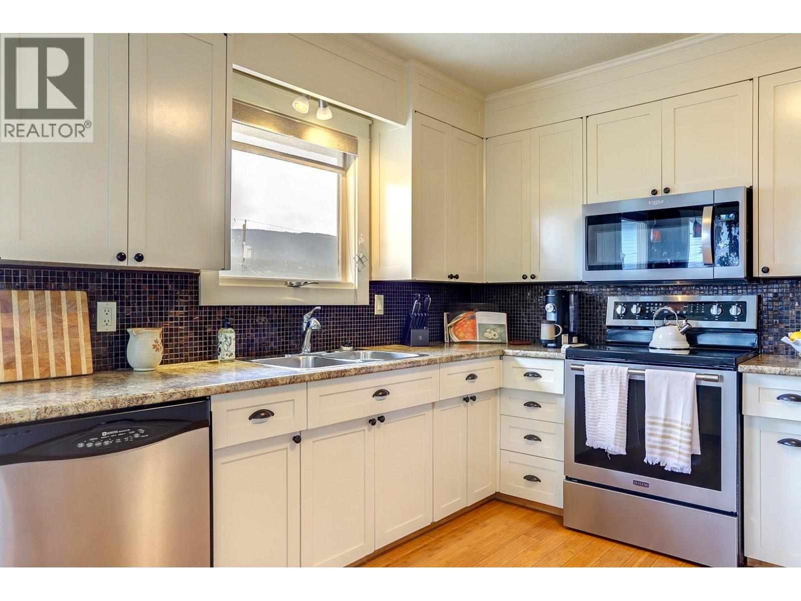 8308 Kalview Drive, Coldstream, British Columbia  V1B 1W7 - Photo 29 - 10386741