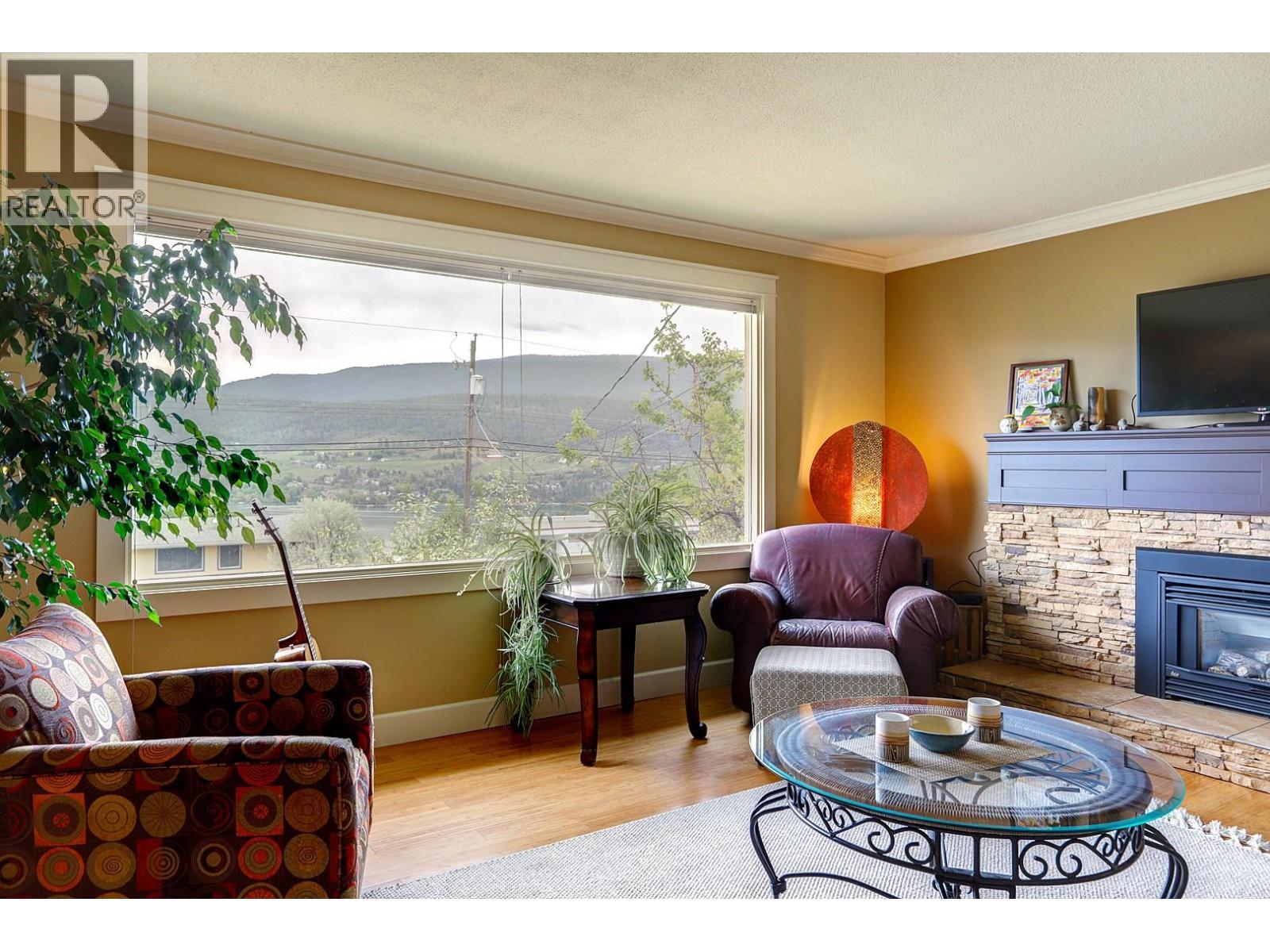 8308 Kalview Drive, Coldstream, British Columbia  V1B 1W7 - Photo 3 - 10386741