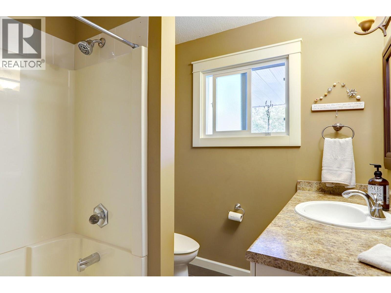 8308 Kalview Drive, Coldstream, British Columbia  V1B 1W7 - Photo 43 - 10386741