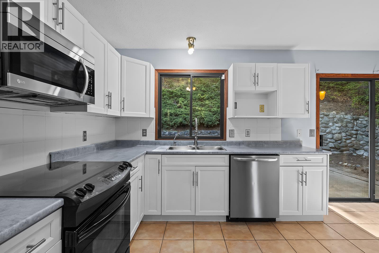 2949 Sandstone Crescent, West Kelowna, British Columbia  V0H 2A0 - Photo 2 - 10387213
