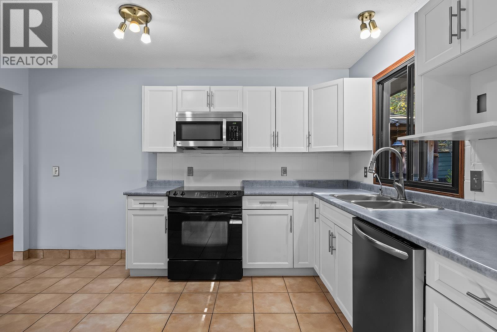 2949 Sandstone Crescent, West Kelowna, British Columbia  V0H 2A0 - Photo 3 - 10387213